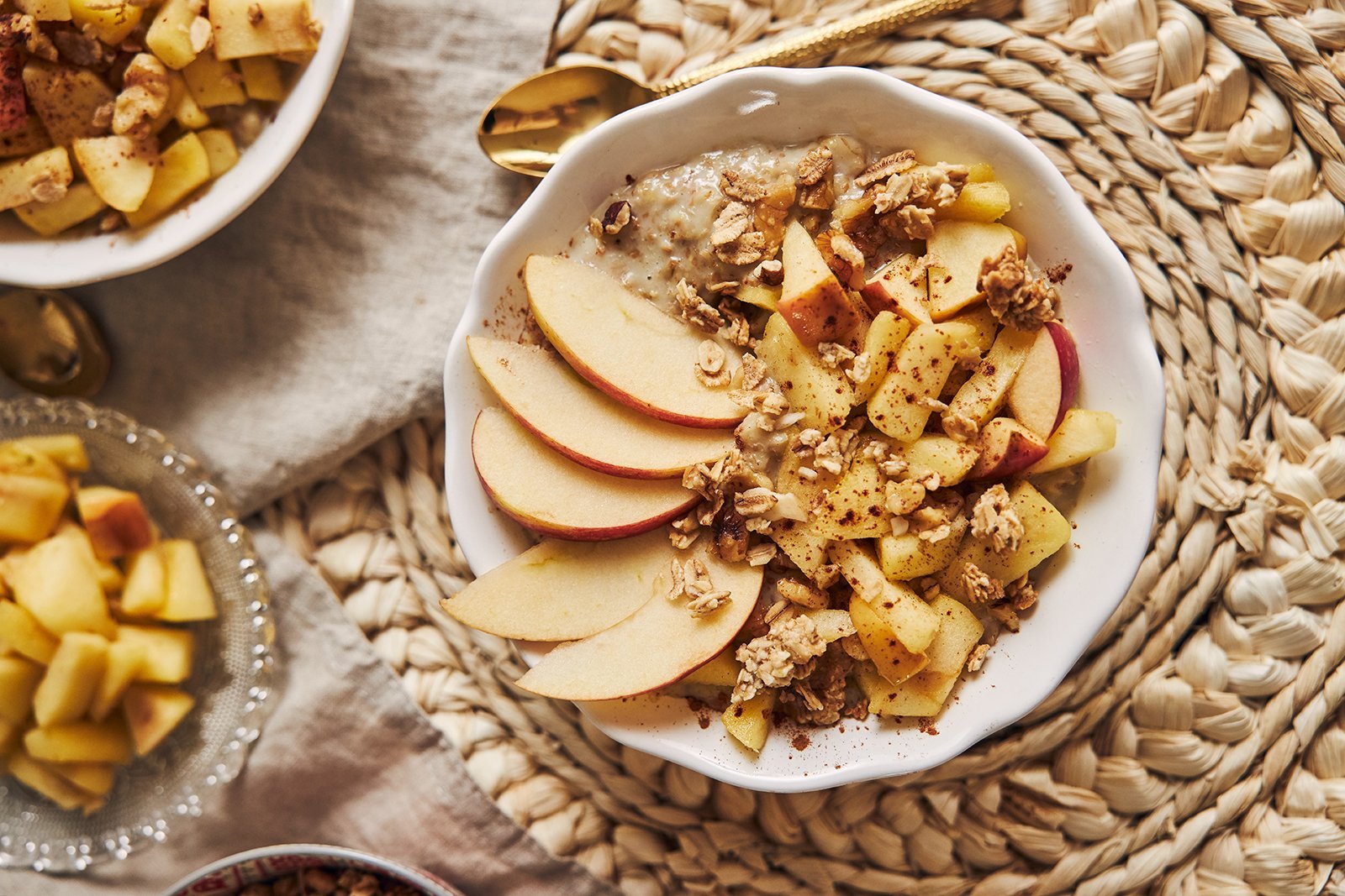 Warm Apple & Cinnamon Quinoa Breakfast Bowl